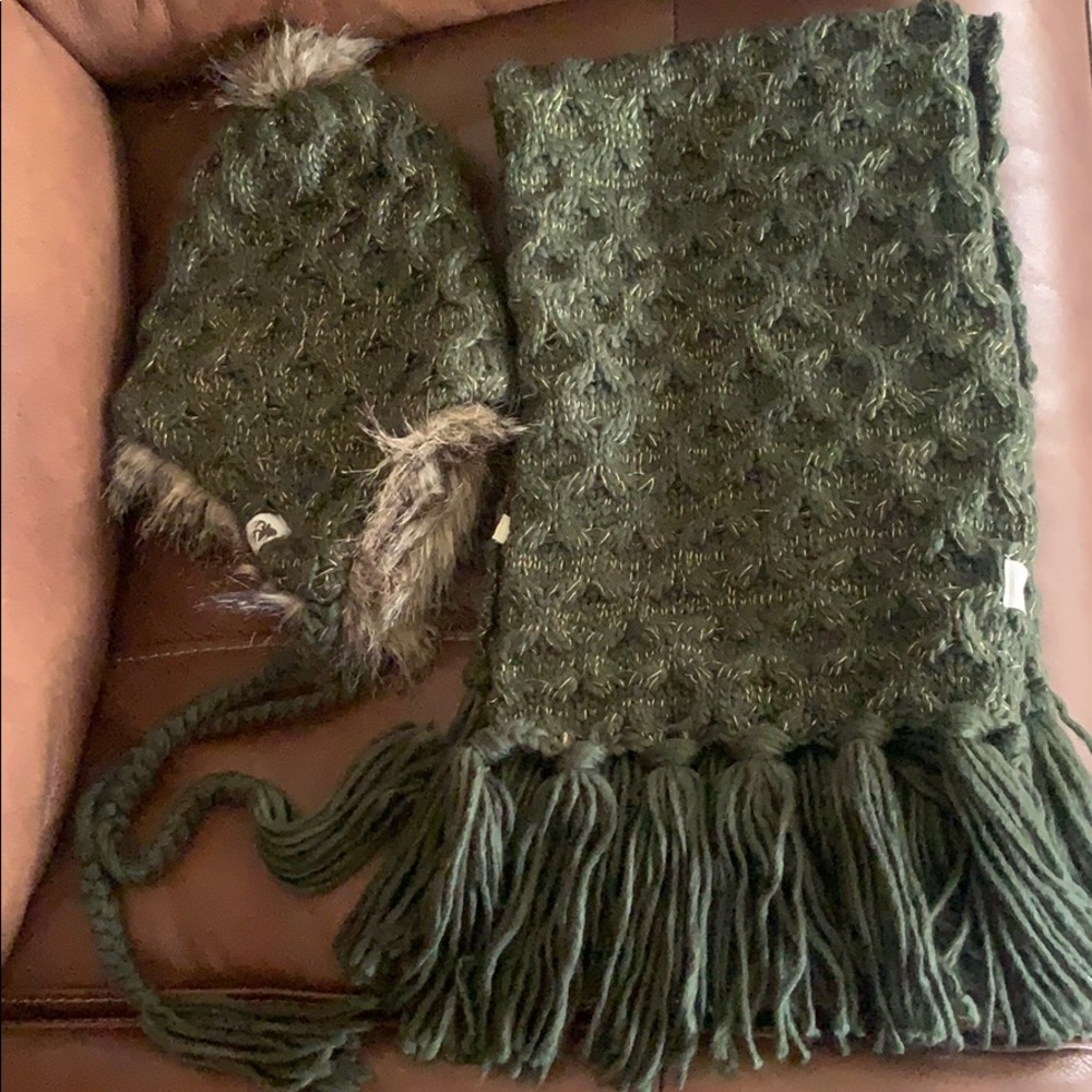Hat and scarf set